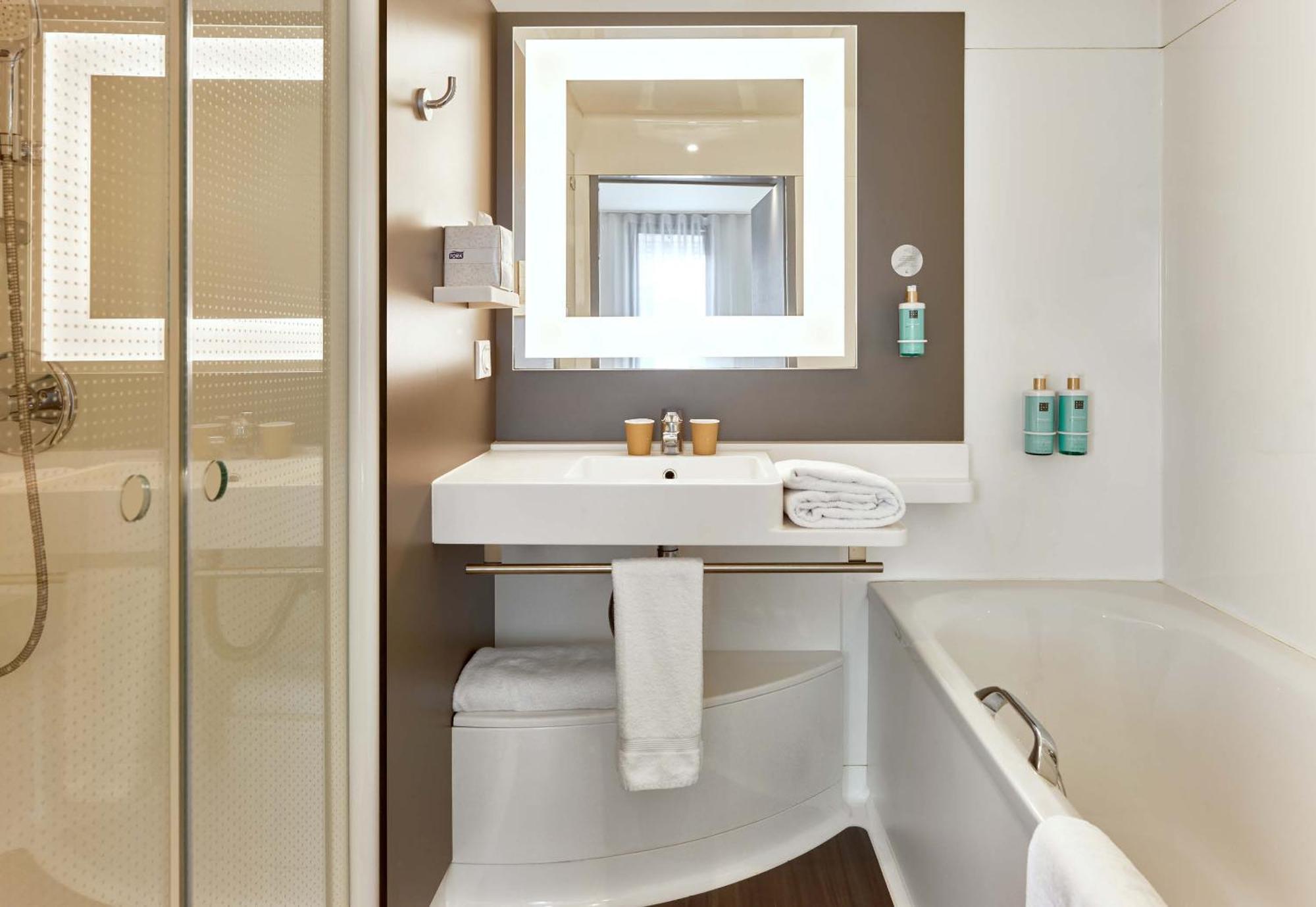 B&B Hotel Rueil-Malmaison Gare Dış mekan fotoğraf