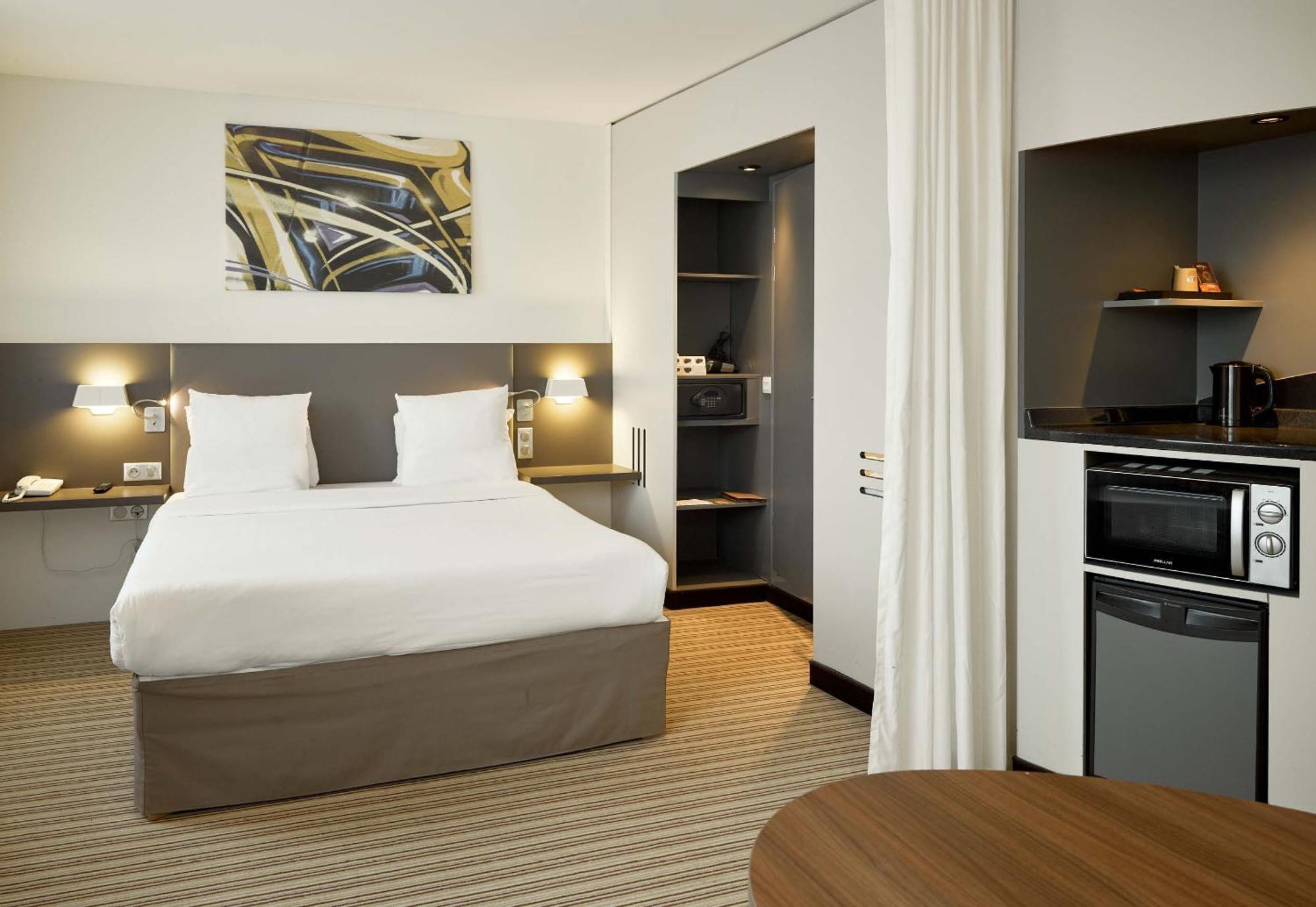 B&B Hotel Rueil-Malmaison Gare Dış mekan fotoğraf