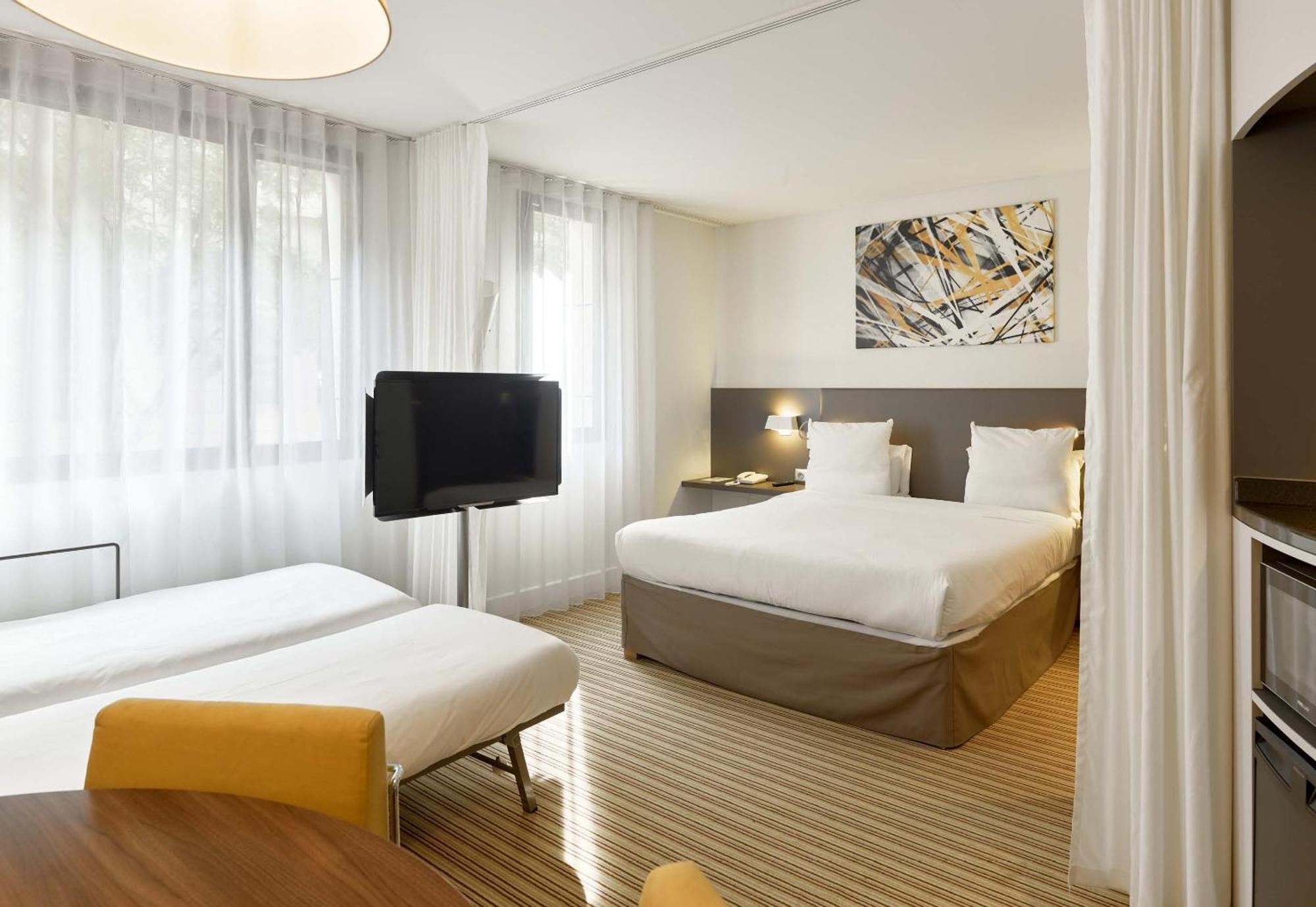 B&B Hotel Rueil-Malmaison Gare Dış mekan fotoğraf